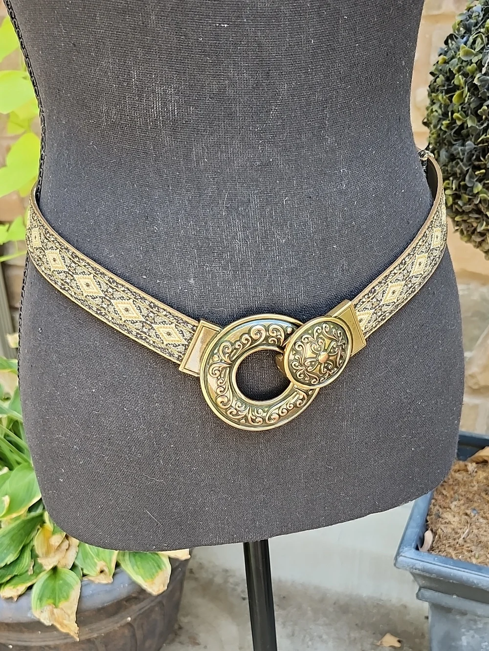 NWOT CHICO'S METAL HOOK BUCKLE AND JACQUARD ADJUSTABLE BELT